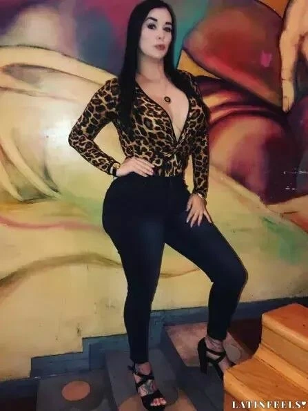 Hillary Profile image 1