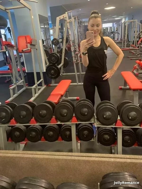 Yannina Profile image 3