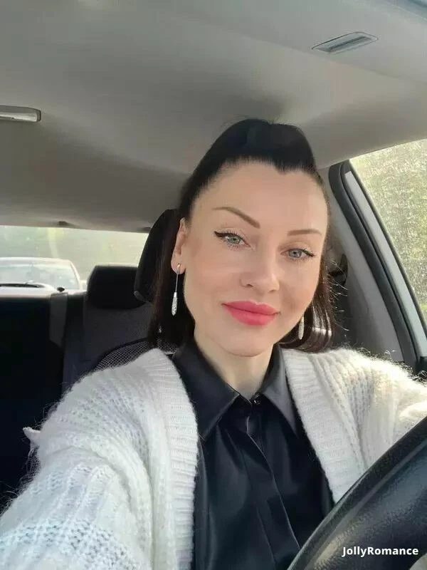 Yannina Profile image 1