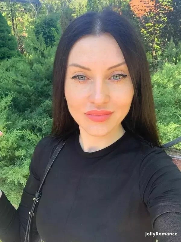 Yannina Profile image 2