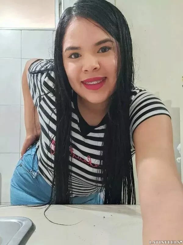 Valeria Profile image 4