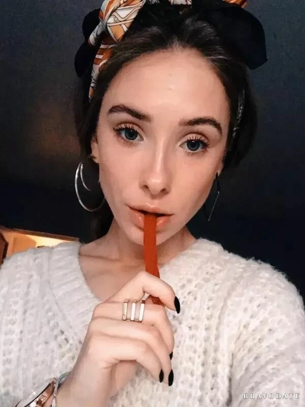 Vladlena Profile image 1