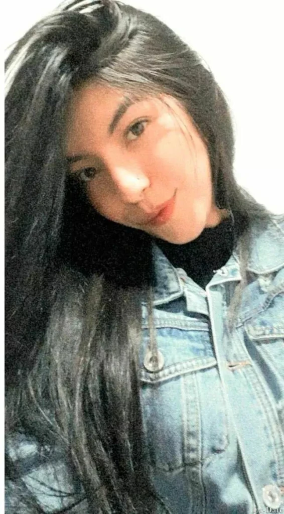 Valeria Profile image 4