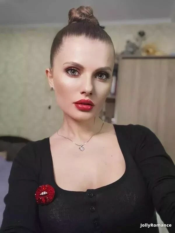 Alina Profile image 2