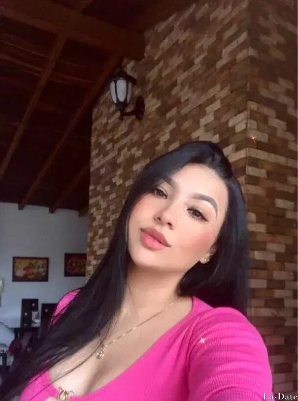 Jennyfer Profile image 3