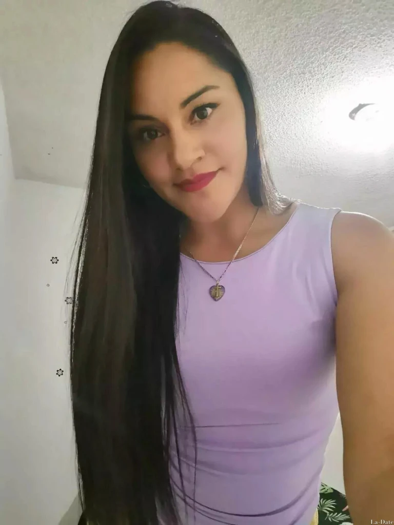 Veronica Profile image 3