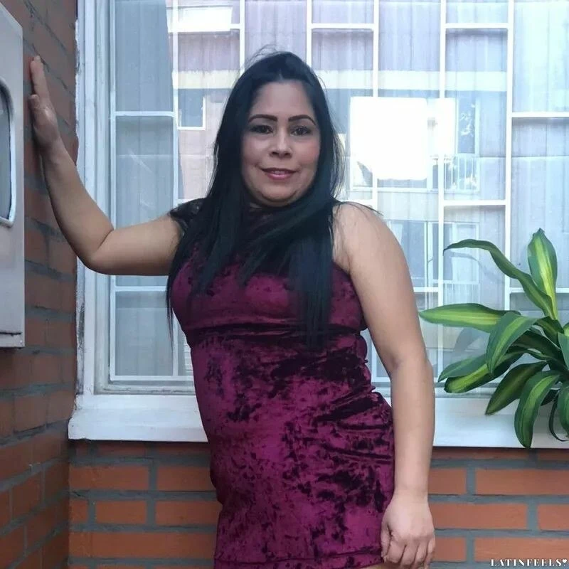 Paula Profile image 2