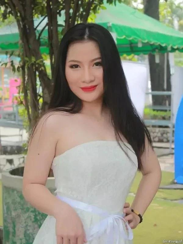 Lyna Profile image 3