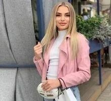 Elena Profile image 2