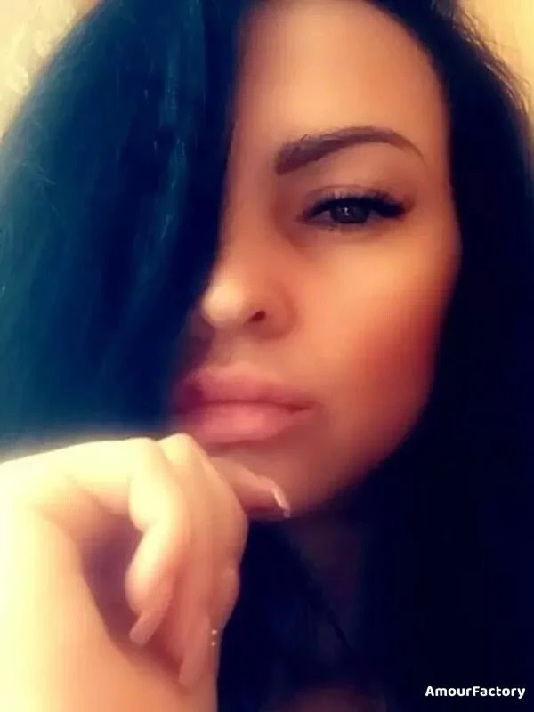 Mona Profile image 2