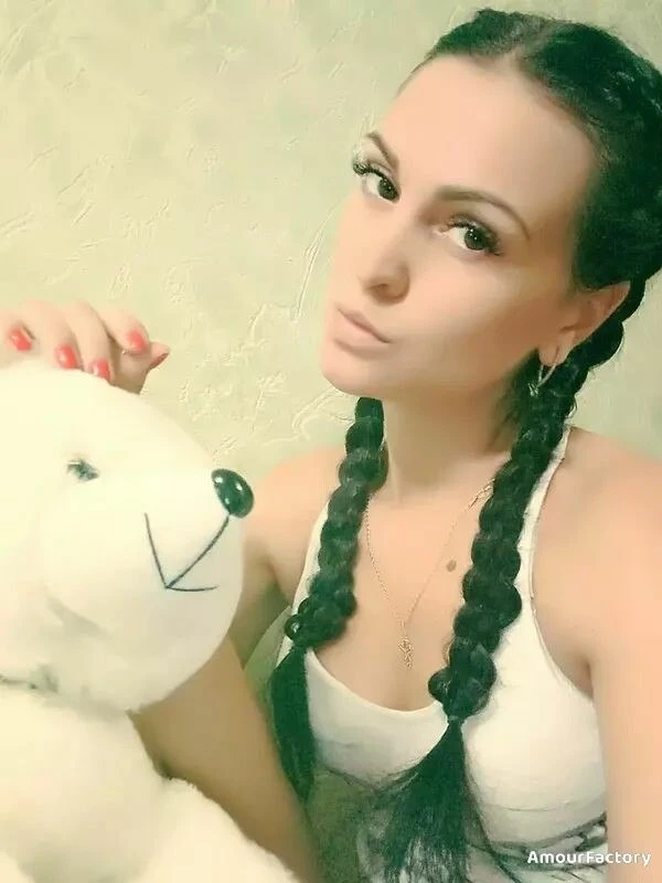 Mona Profile image 3